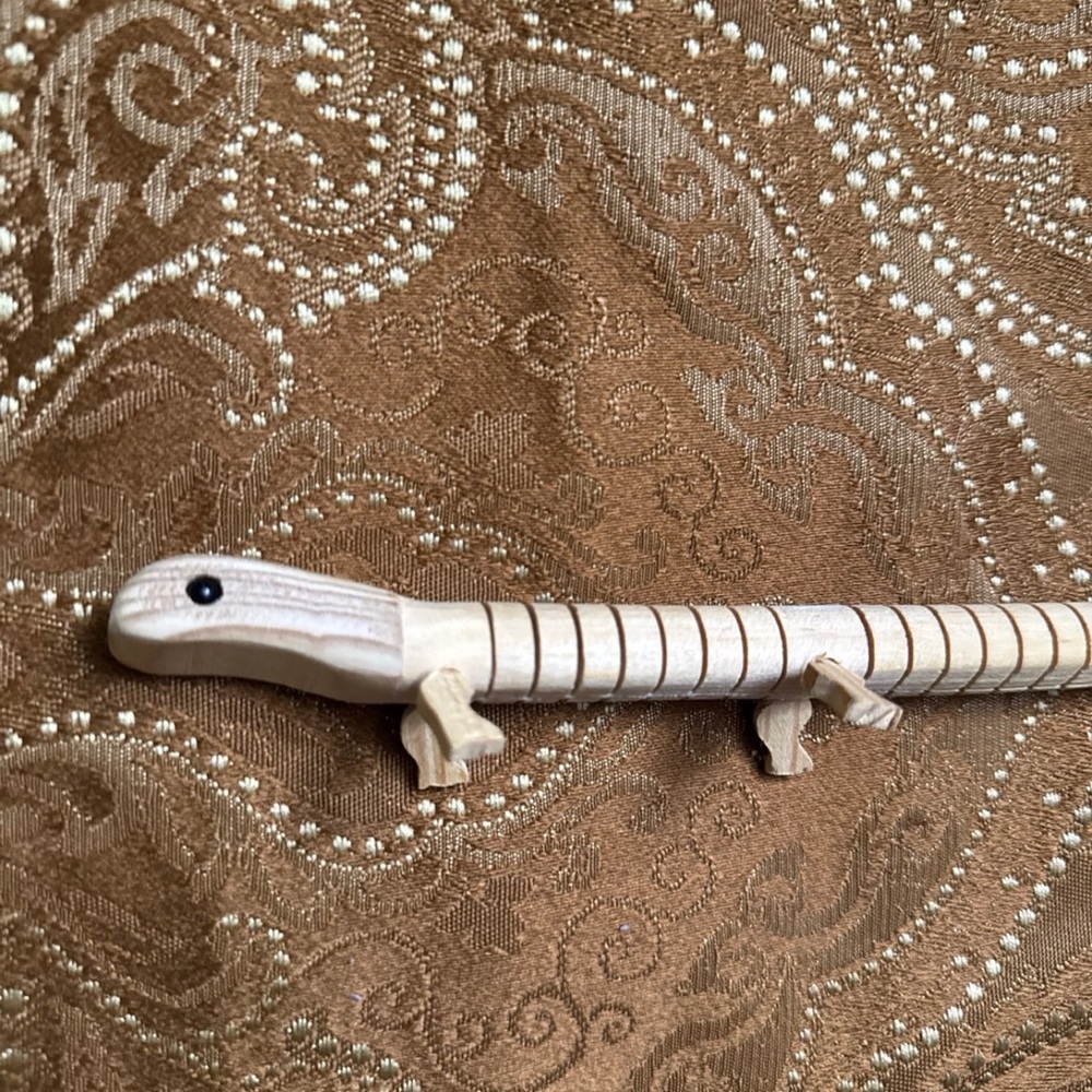 Wooden Lizard Figurine for crafts and art kids new